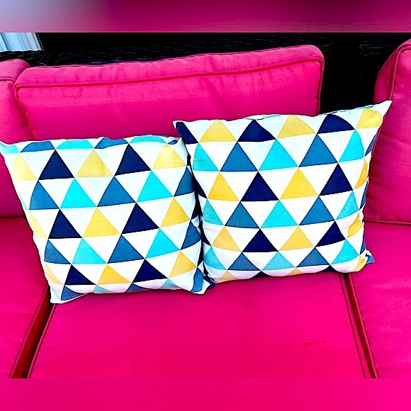2 WHITE,BLUE AND YELLOW INDOOR/OUTDOOR PILLOWS - Picture 9 of 10
